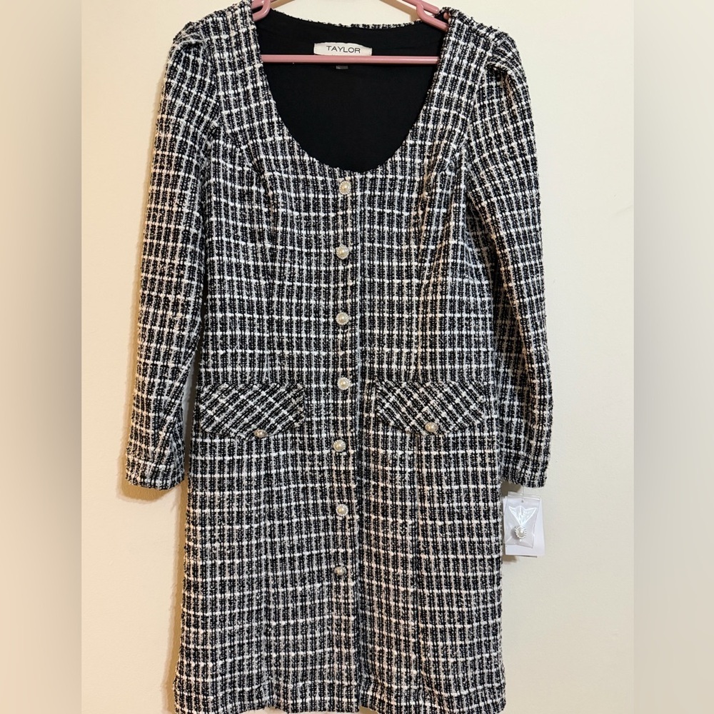 Taylor Monochrome Long Sleeve Dress - Picture 2 of 6